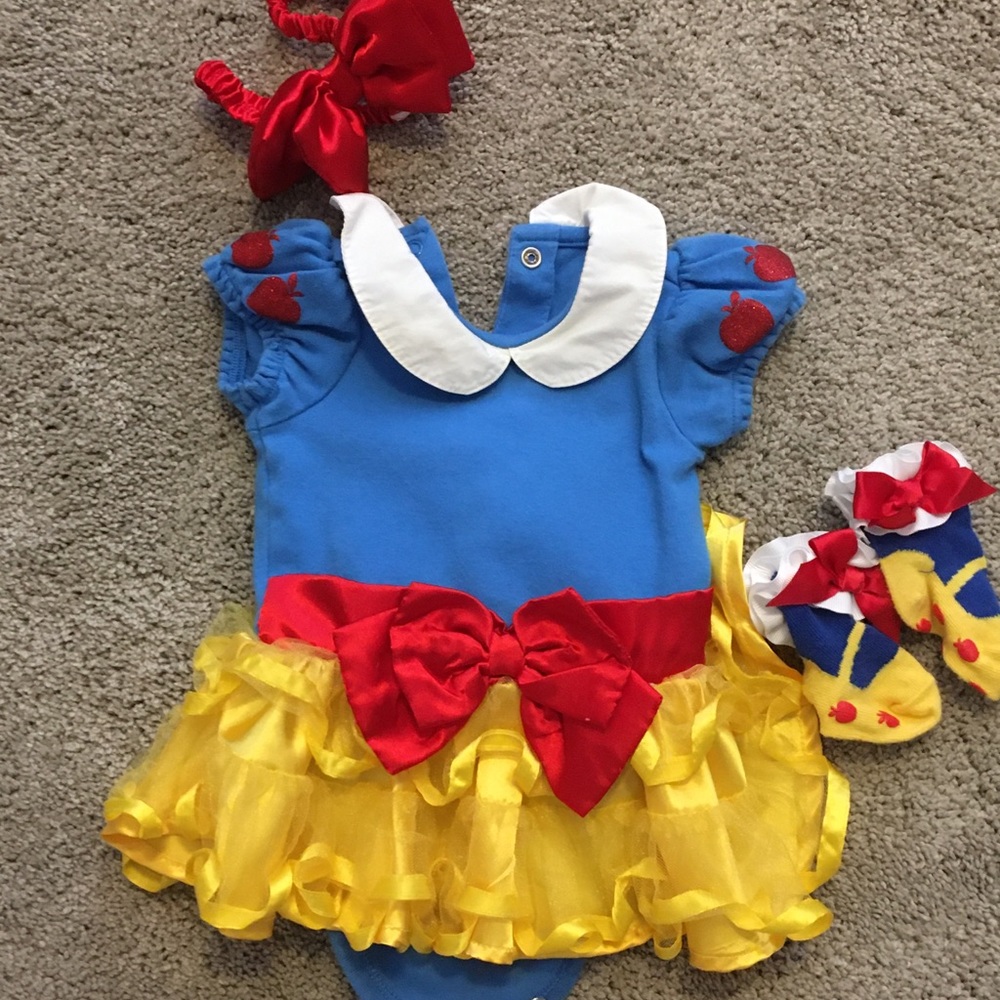 Disney Snow White Outfit